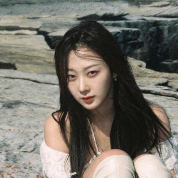 230524 Giselle ‘MY WORLD’ Jacket Behind Cut