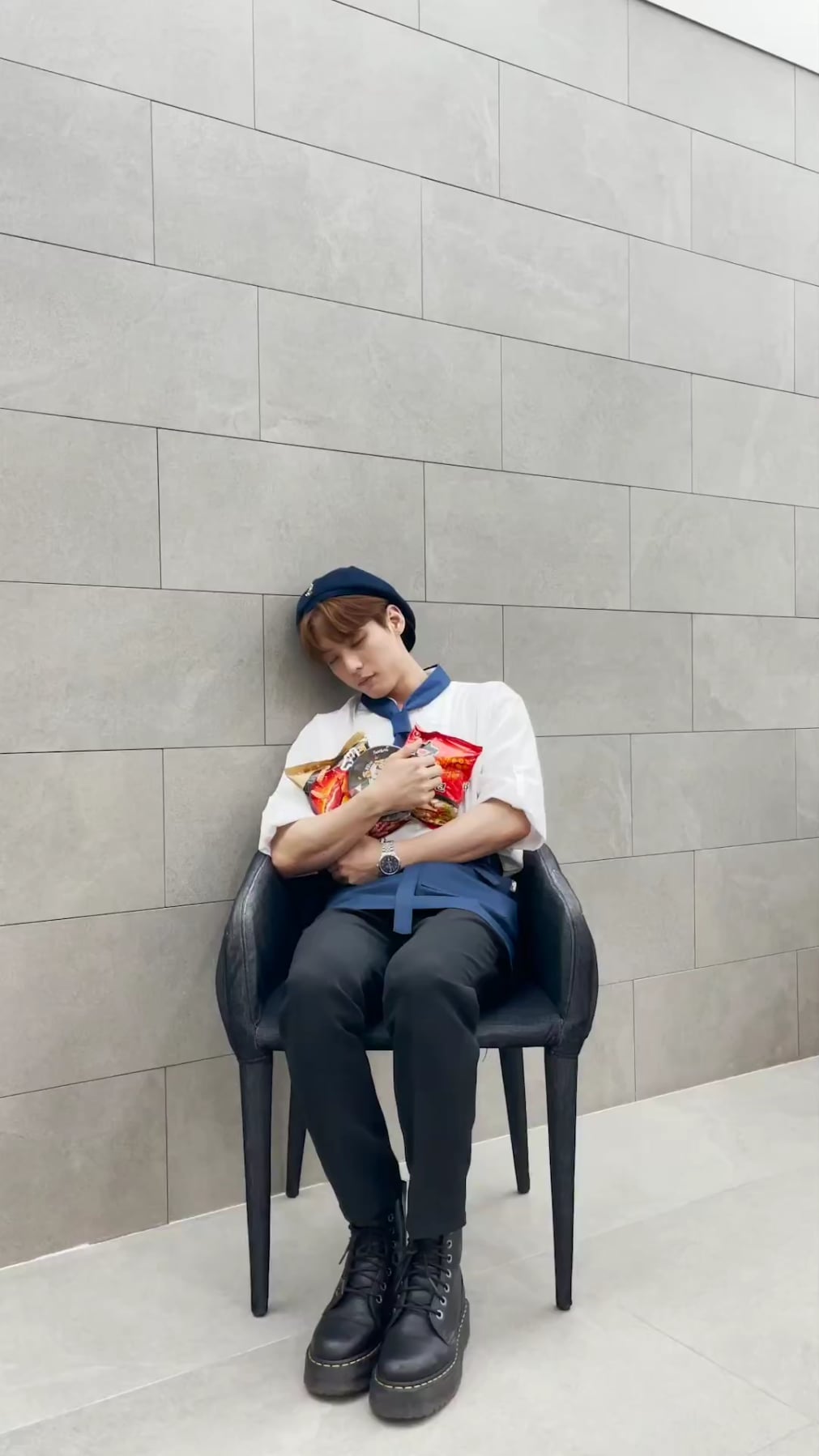 230514 BtoB Instagram Update with Minhyuk and Karina (Wind and Wish Challenge)