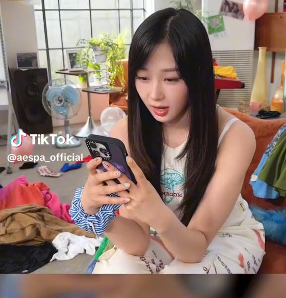 230802 aespa TikTok Update with Giselle & Winter