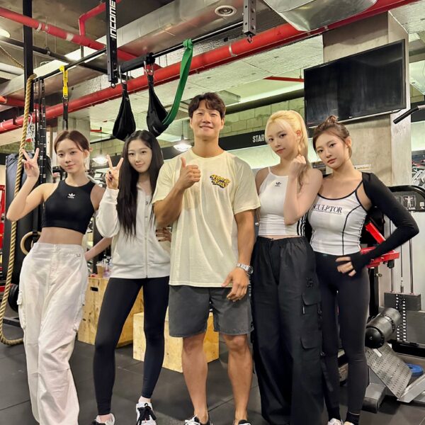 230518 aespa Twitter Update with Kim Jong Kook