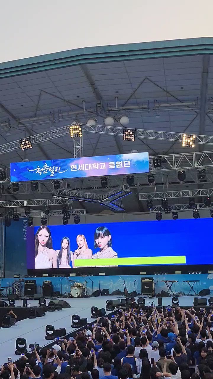 Aespa was one of the surprise performers at the Yonsei University Akaraka Festival!