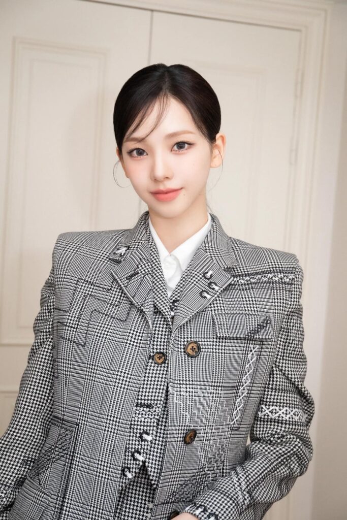 230706 Karina @ Thom Browne's Haute Couture Collection in Paris