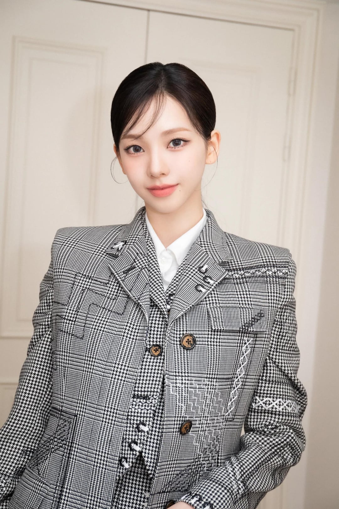 230706 Karina @ Thom Browne's Haute Couture Collection in Paris