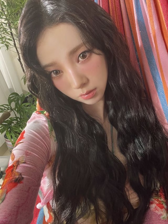 230819 aespa Pinterest Update - ‘Better Things’ MV Behind Photos (Karina)