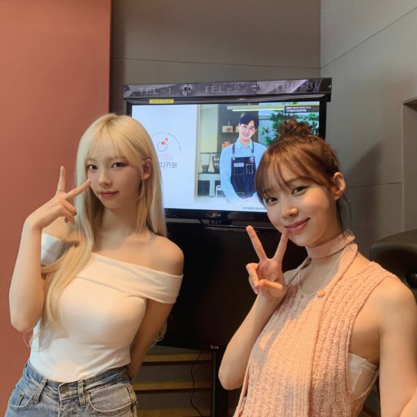 230509 aespa Twitter Update with Karina and Winter