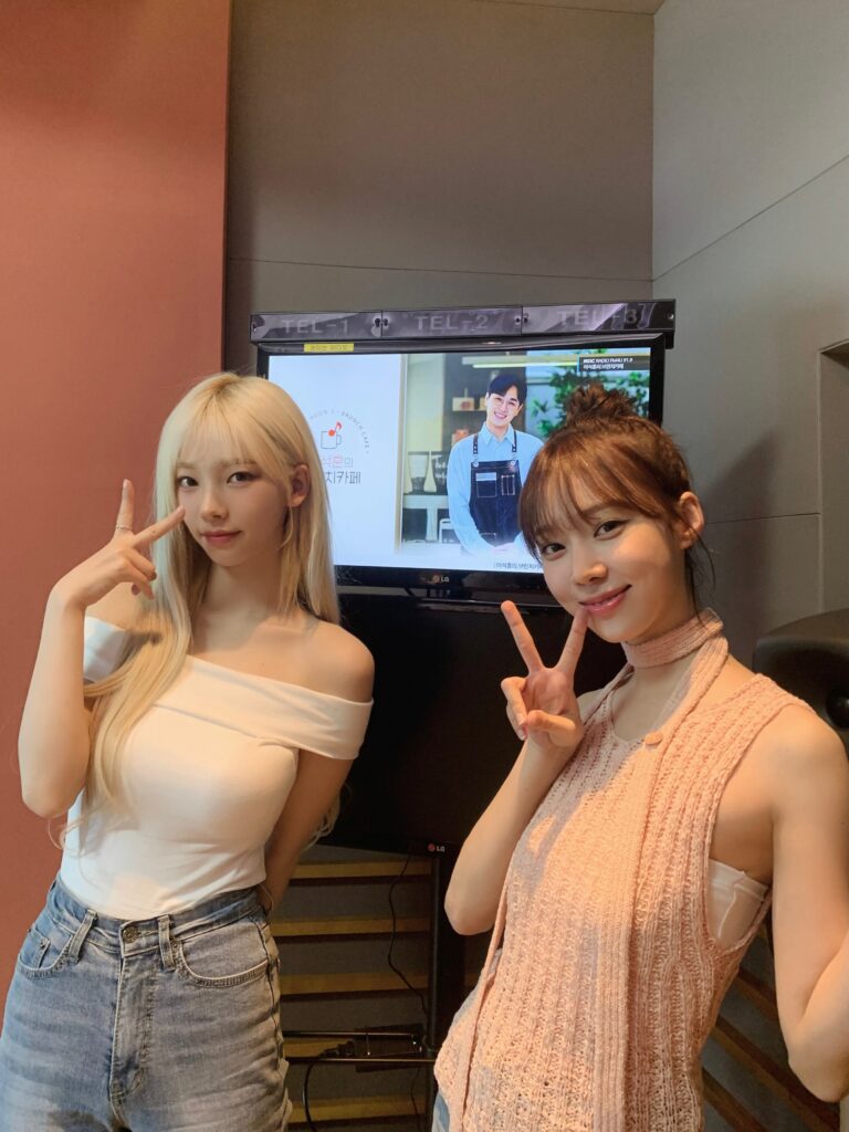230509 aespa Twitter Update with Karina and Winter