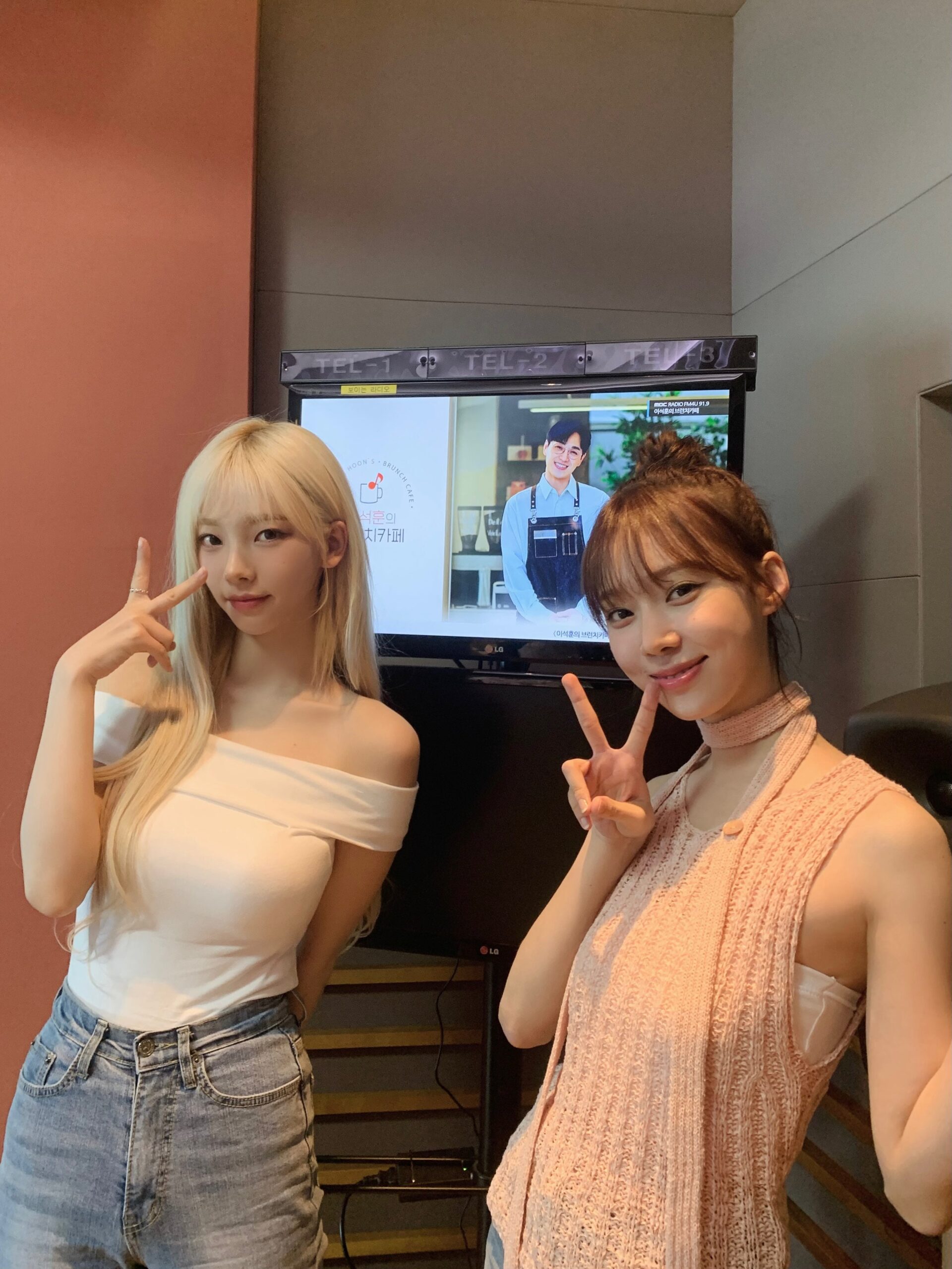 230509 aespa Twitter Update with Karina and Winter
