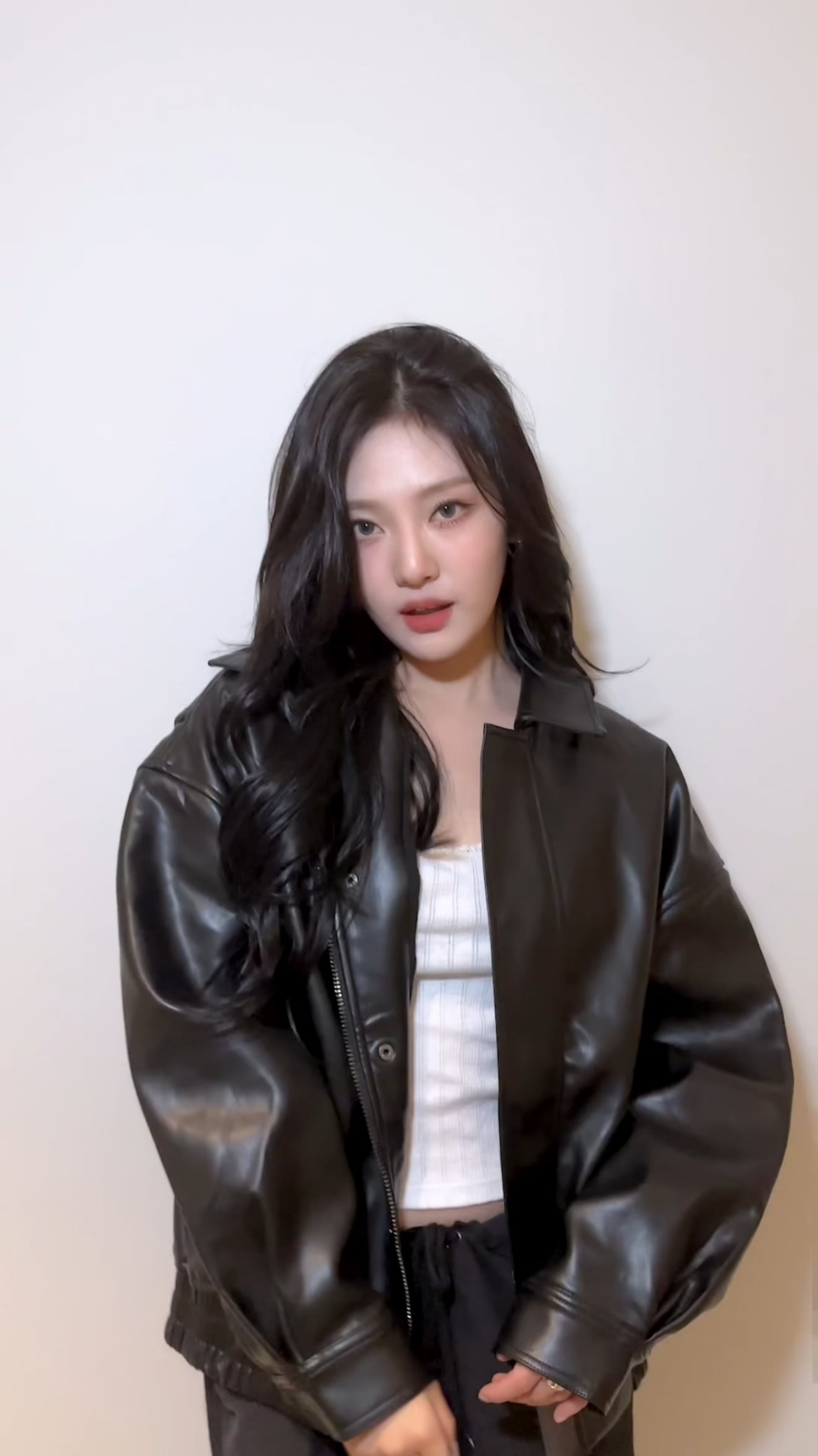 230915 aespa TikTok Update with Ningning - Now you wanna know me, wanna know me 🤔💭