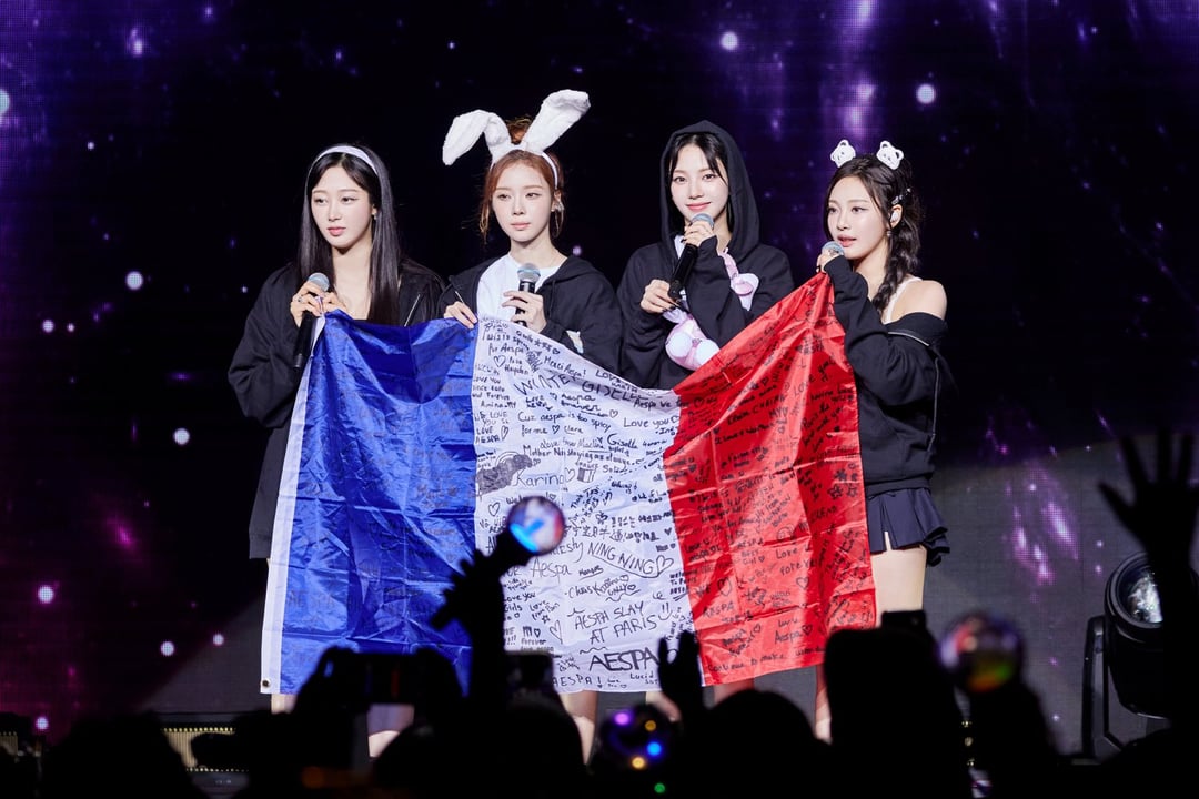 231002 SMTOWN Twitter Update with aespa | LIVE TOUR 2023 'SYNK : HYPER LINE' in Paris