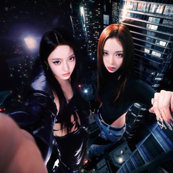 I merged NingNing's and Winter's teaser pictures into one