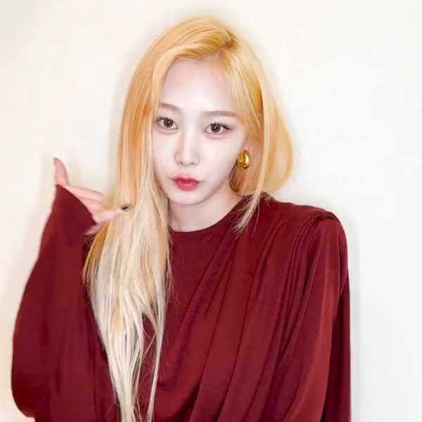 231125 aespa TikTok Update with Giselle and Ningning - Ring Ring Ring, jingle bell rock 🎶