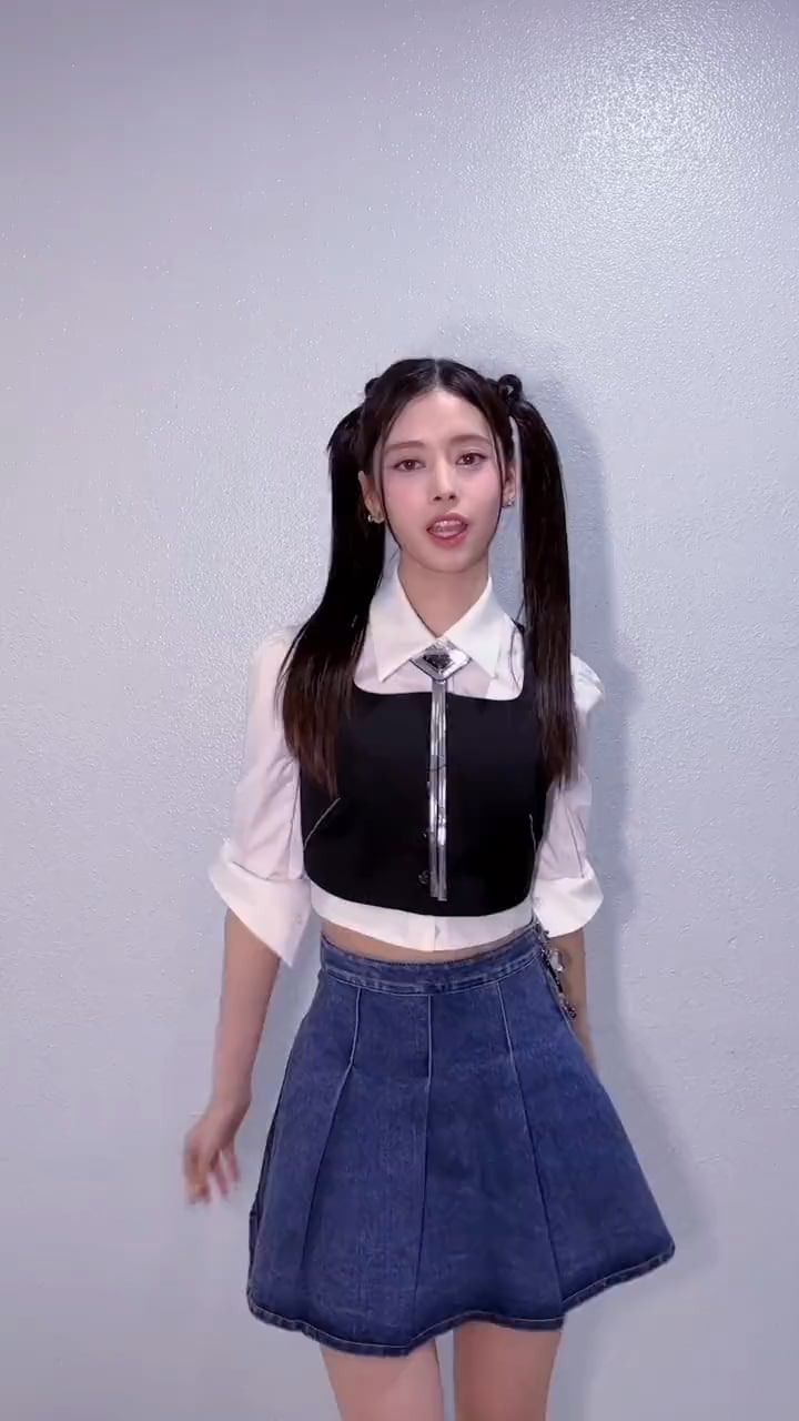 231114 NiziU TikTok Update with Giselle - #HEARTRIS_Challenge with NiziU Rima