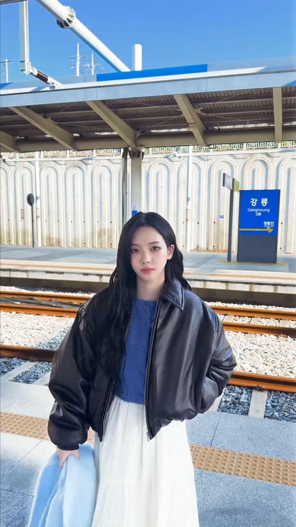 231130 aespa TikTok Update with Karina - 🚄💨