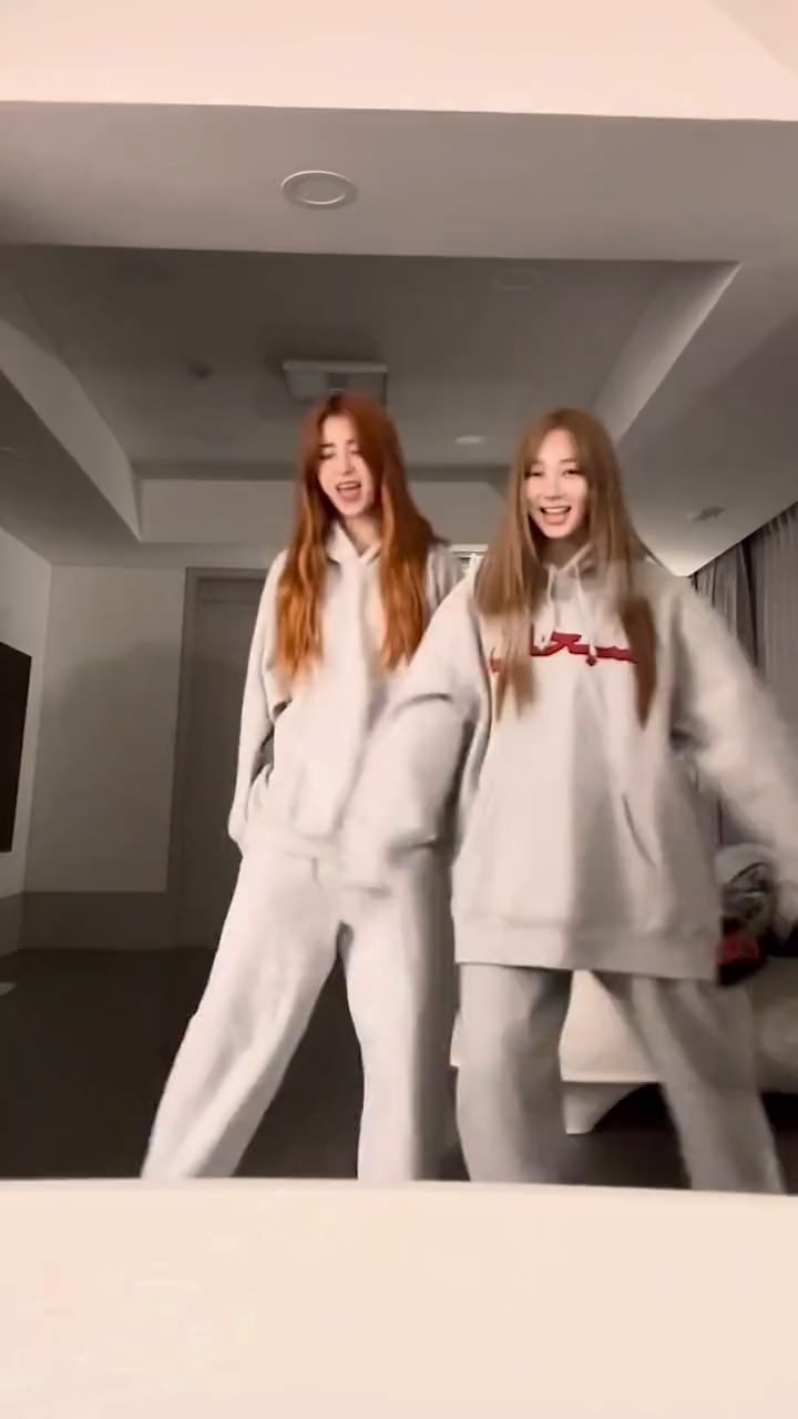 231113 aespa TikTok Update with Giselle & Winter - #ImtheDrama with 🧡💝🖤🤍 with LE SSERAFIM Huh Yunjin & Jeon Somi
