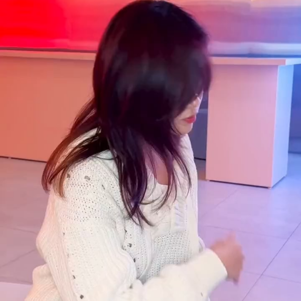 231126 aespa TikTok Update with Ningning - Ring Ring Ring, jingle bell rock 🔔 #Jinglebellrock_Challenge 🤟(with BIBI)