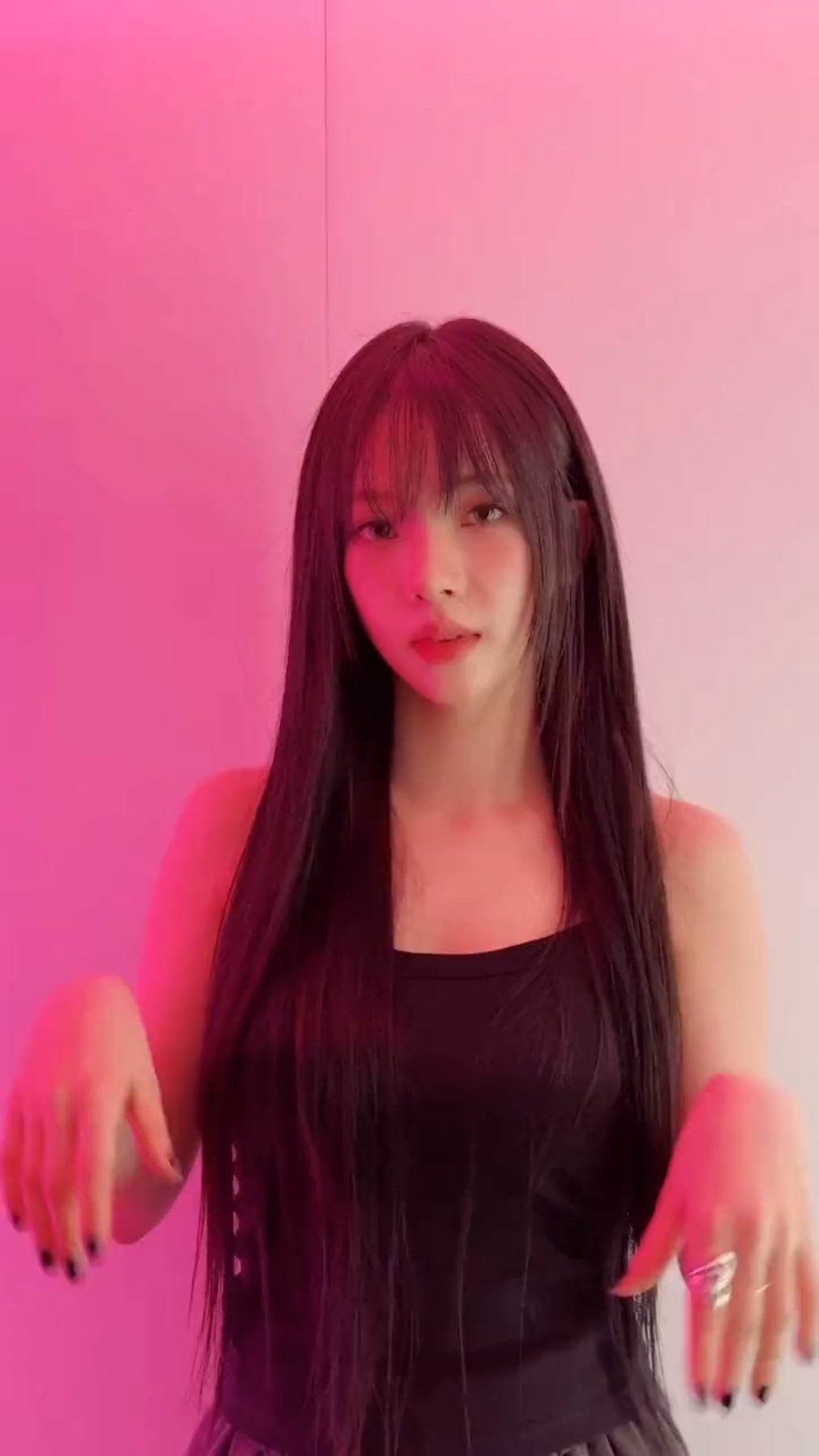 231124 aespa TikTok Update with Karina - STOP✋
