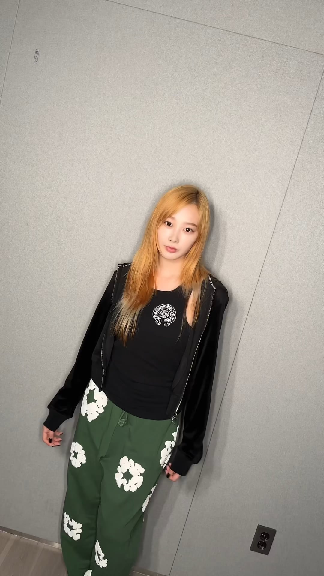 231128 riize_official TikTok Update with Giselle - tellmetellme #TalkSaxy with RIIZE Shotaro