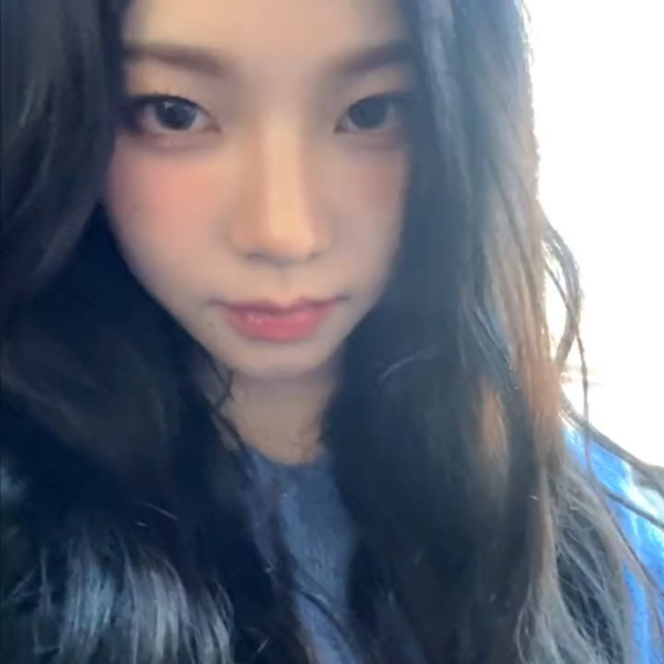 231130 aespa TikTok Update with Karina - ✌️