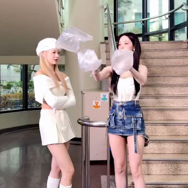 231123 aespa TikTok Update with Karina - 🍒🍃🐈‍⬛ (with LE SSERAFIM Hong Eunchae)