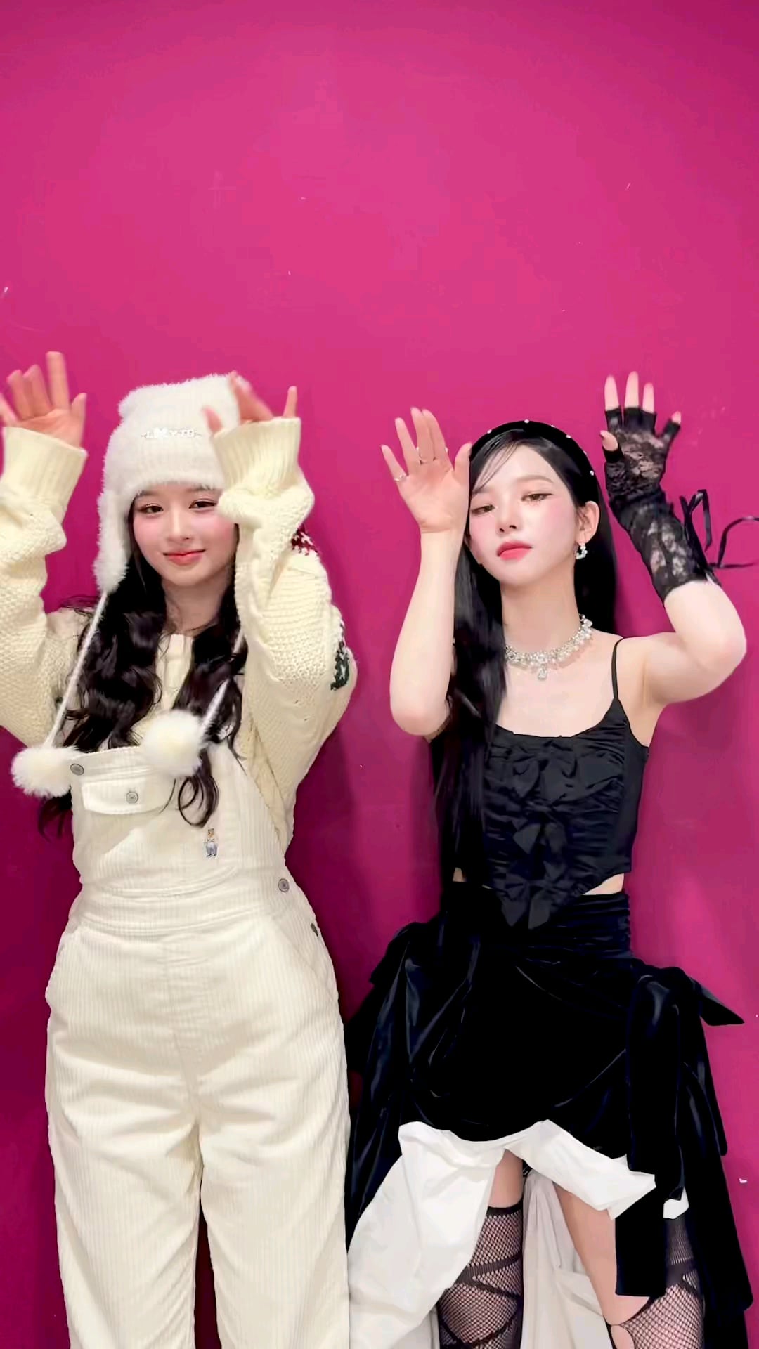 231122 aespa TikTok Update with Karina - Pull my instincts Zoooooooom 📸 with NMIXX Sullyoon 🤍💙