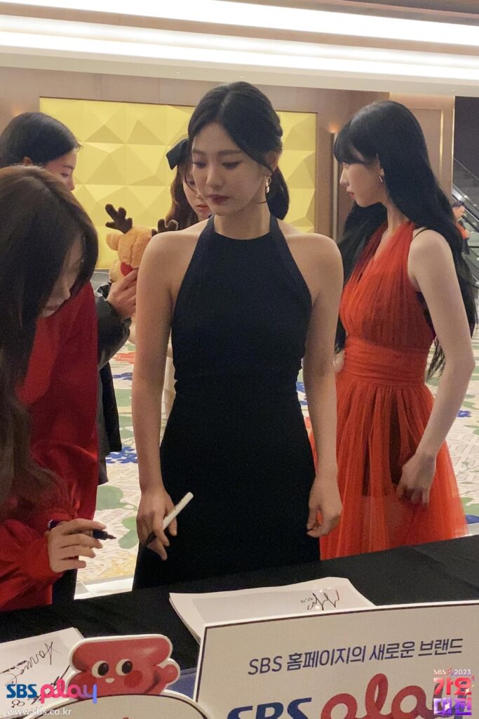 231225 aespa - Gayo Daejeon PD Note (Red Carpet Behind Pics)