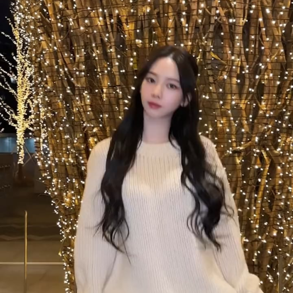 231220 aespa TikTok Update with Karina - Jingle Bell Rock❣️