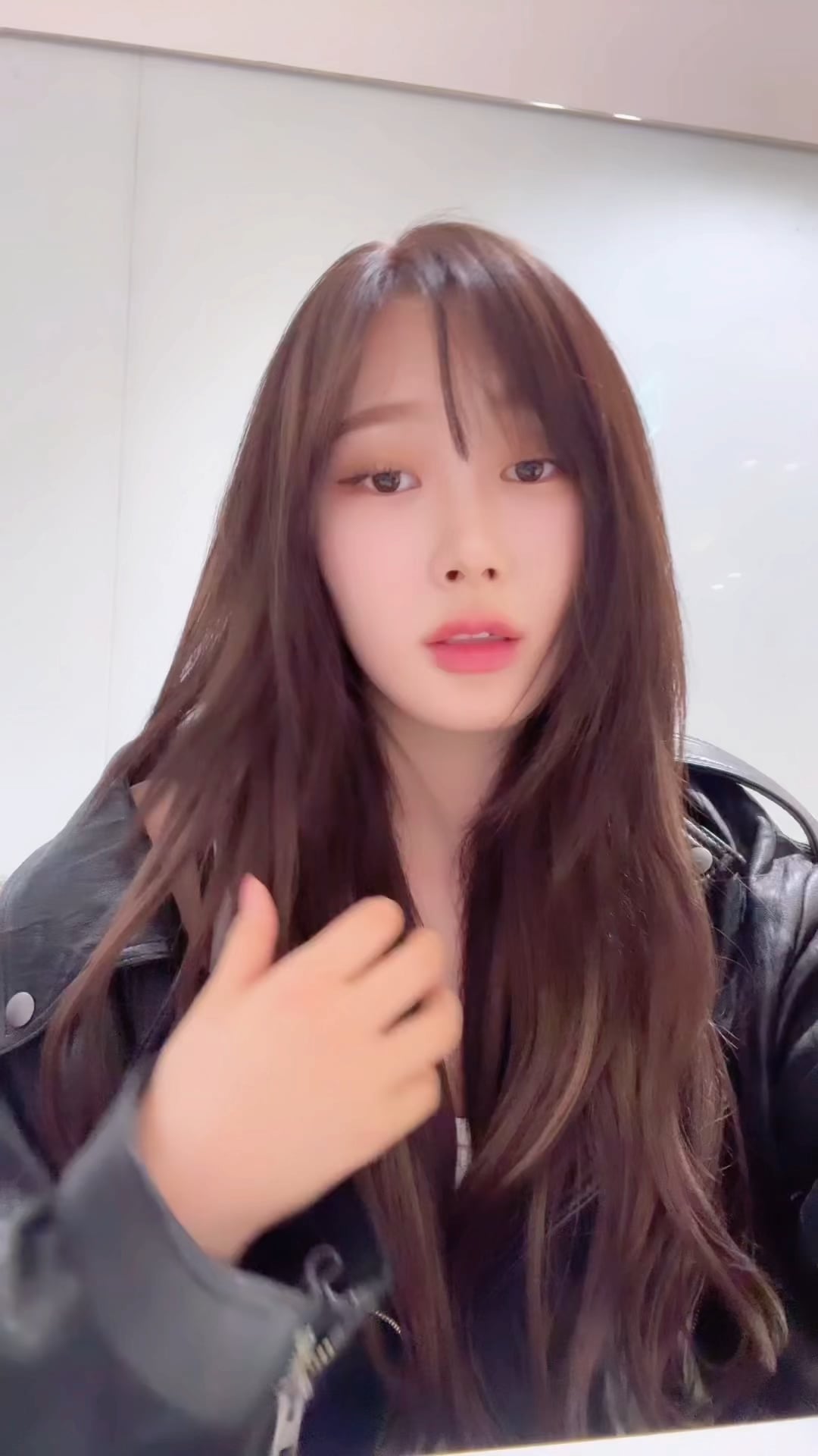 231214 aespa TikTok Update with Giselle - 🤨