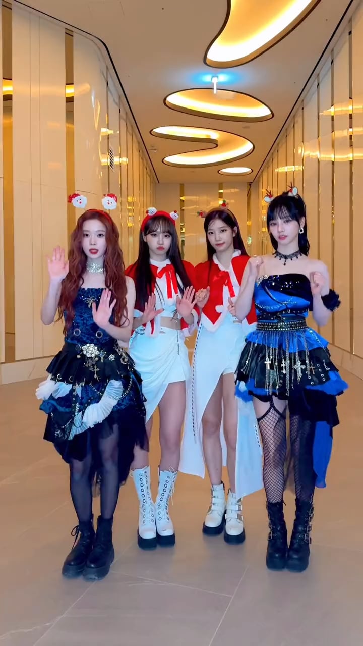 231225 aespa TikTok Update with Karina & Winter - Jingle Bell Rock💝🔔 (with LE SSERAFIM Kim Chaewon & Kazuha)