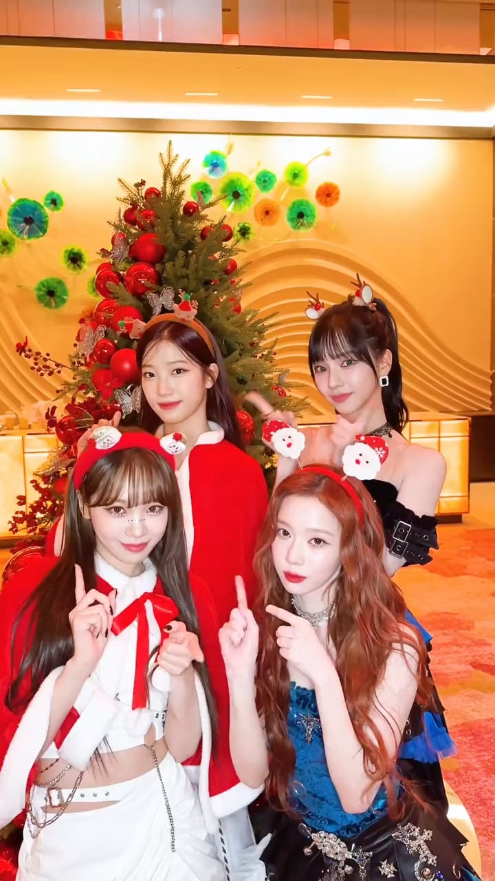 231225 LE SSERAFIM TikTok Update with Karina & Winter - 🔔💗🔔💗 (with LE SSERAFIM Kim Chaewon & Kazuha)