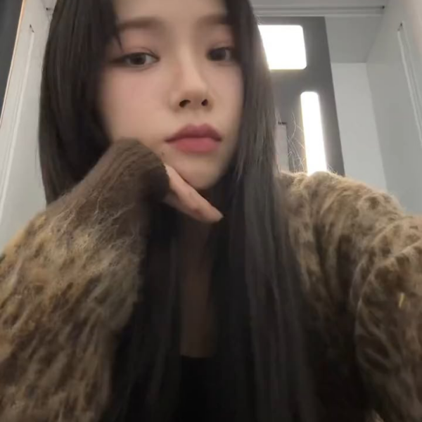 231219 aespa TikTok Update with Karina - 🤫