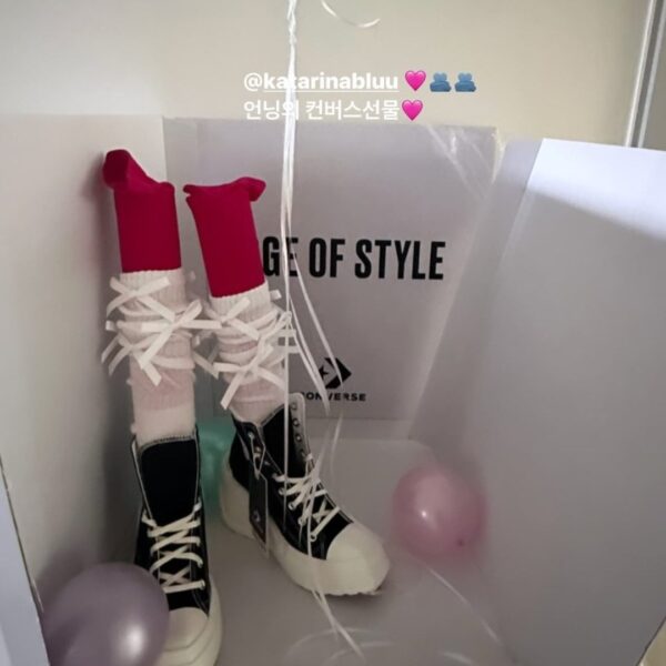 240105 Ningning Instagram Story Update - @.katarinabluu💗🫂🫂 Converse gift from unnie💗
