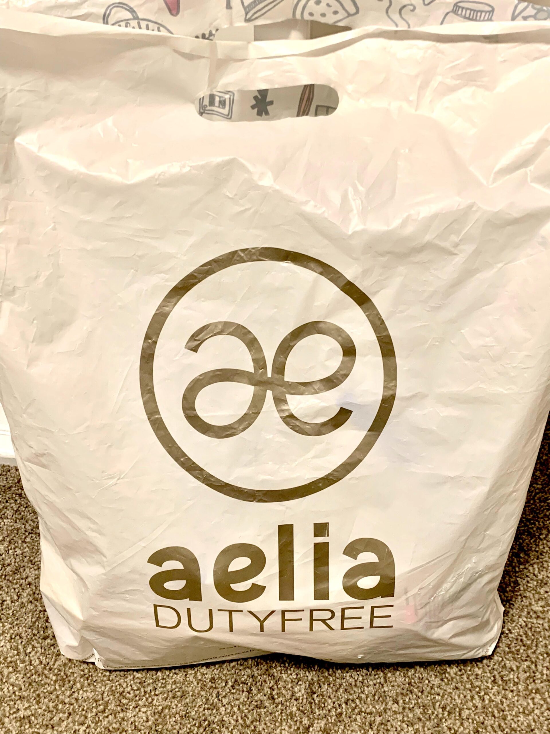 Does this random shopping bag count as aespa merchandise? 😹😹😹