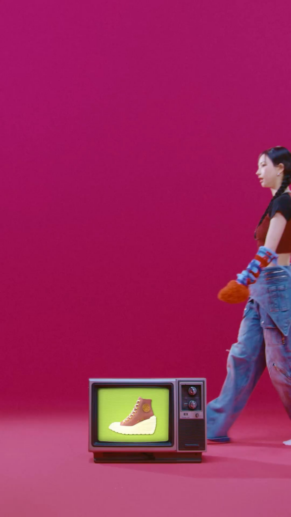 240110 Karina for Converse - Check out the Converse DE LUXE Squared by KARINA who confidently expresses herself as she is without being caught up in what others think✨