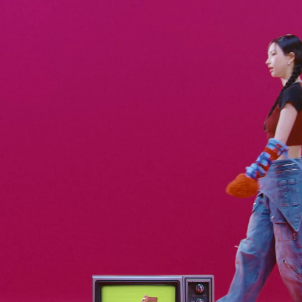 240110 Karina for Converse - Check out the Converse DE LUXE Squared by KARINA who confidently expresses herself as she is without being caught up in what others think✨