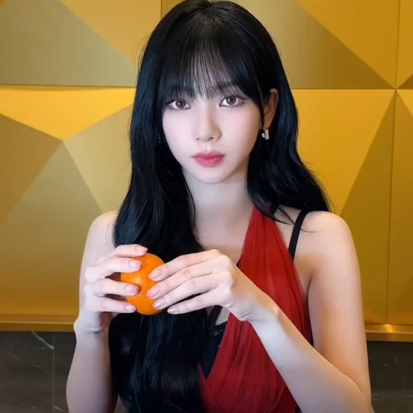 240107 aespa TikTok Update with Karina and Winter - Tangerine Peeling Artist 💙🍊🤍