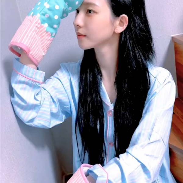 240109 aespa TikTok Update with Karina - When MYs fall in love in 3 seconds 🧤💙