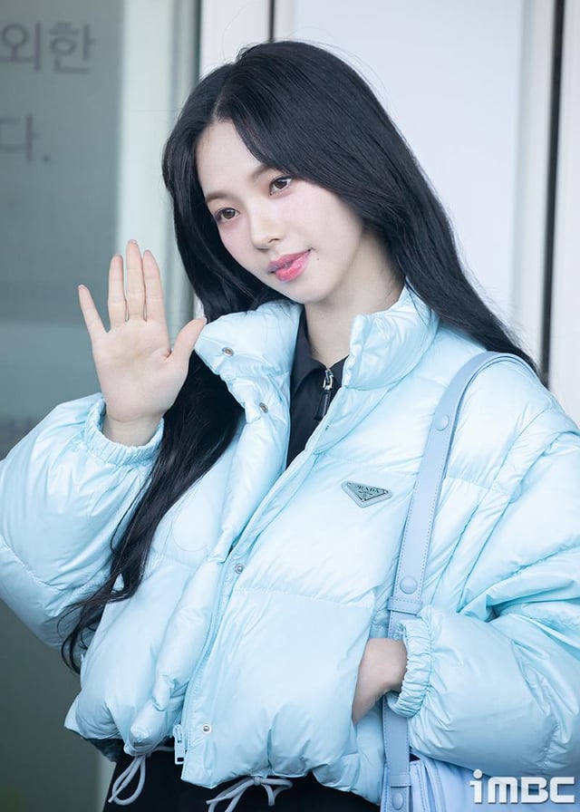 240112 Karina heading to Milan for Fashion Week (Press Photos)