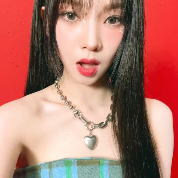 240213 aespa TikTok Update with Karina - I like Converse-🌟💫