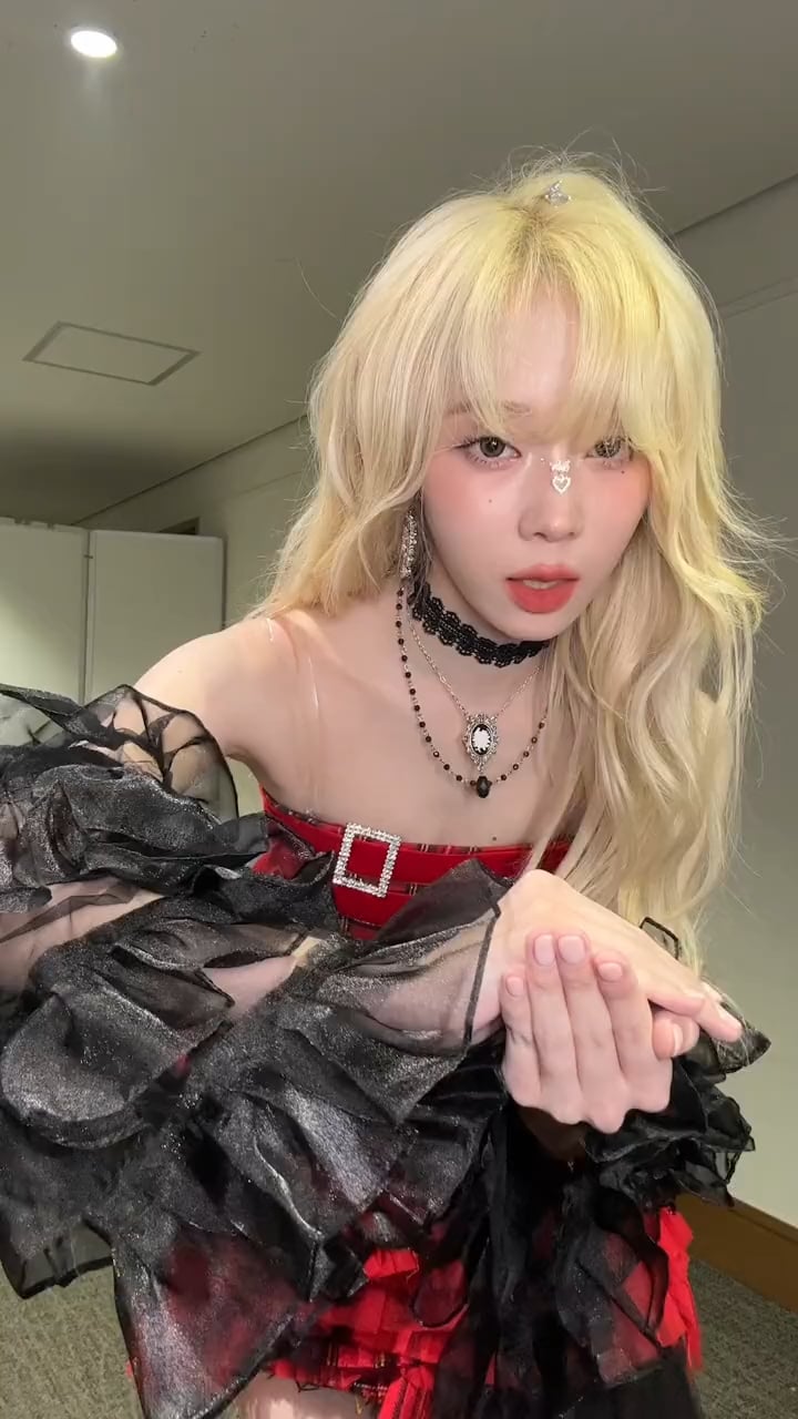 240226 aespa TikTok Update with Winter - HYO unnie in my pants 😂 (with Girls' Generation Hyoyeon)