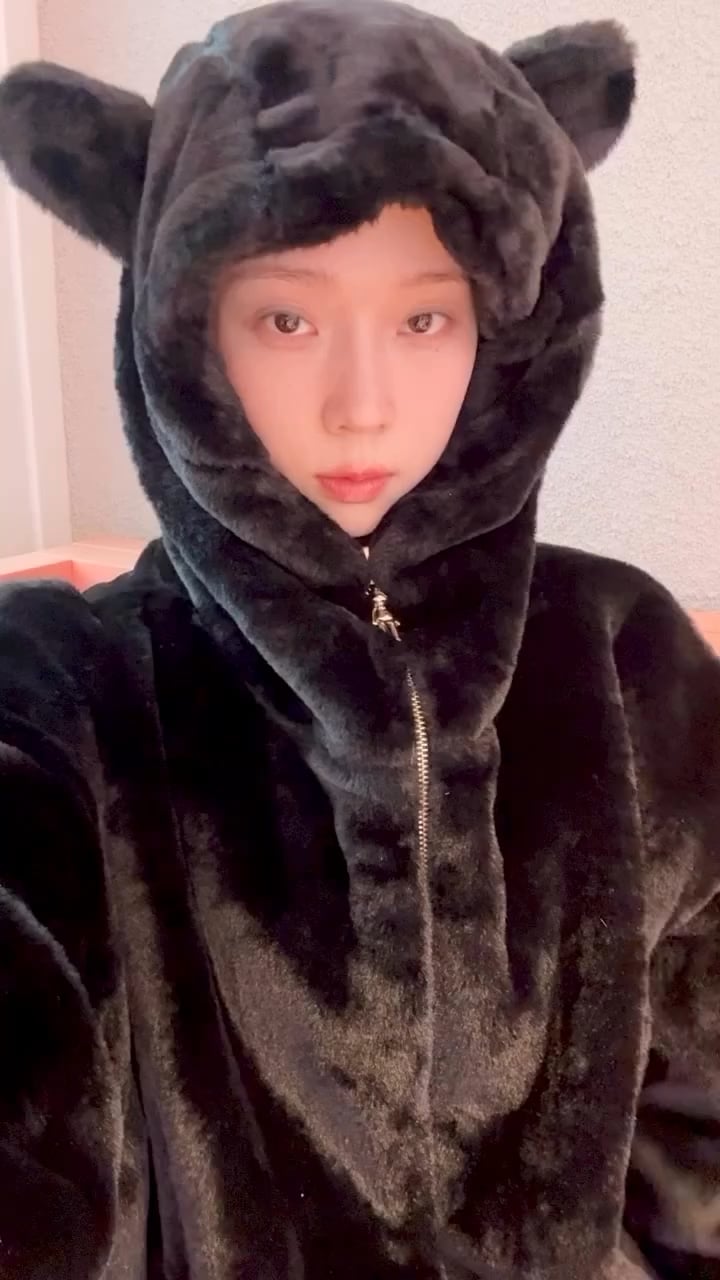 240214 aespa TikTok Update with Winter - Happy Valentine's with WINTER 🤍✨