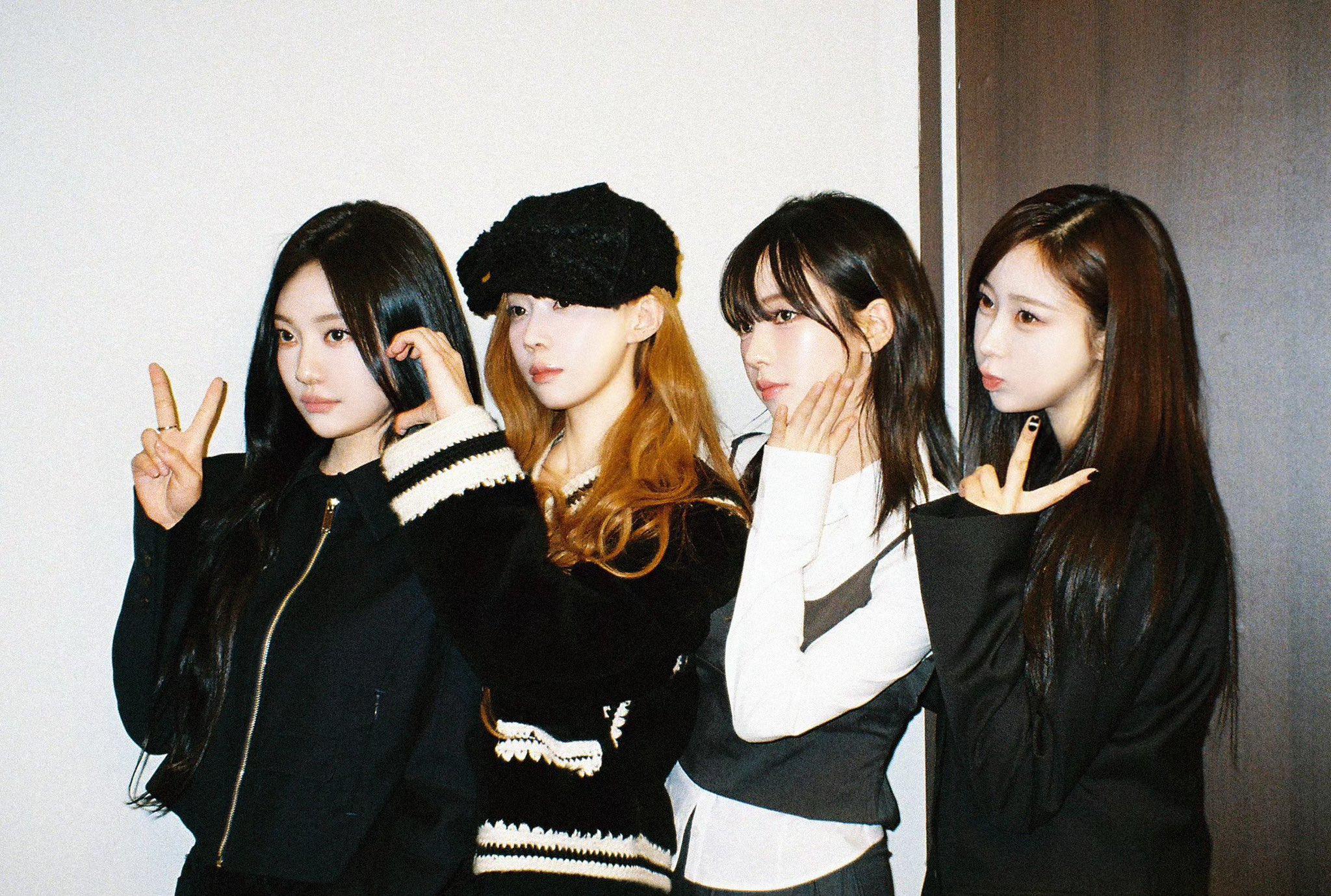 240215 aespa Twitter Update - Our newly recorded page 🍿📸