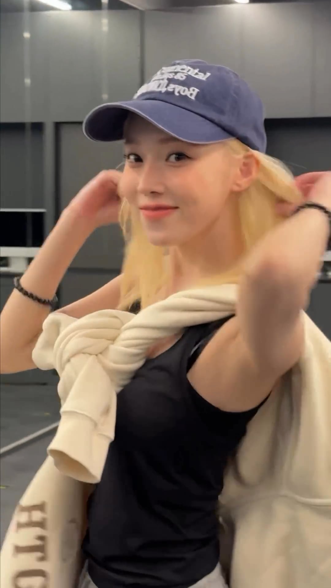 240309 aespa TikTok Update with Winter - Minjeong became Holssi 💛💨