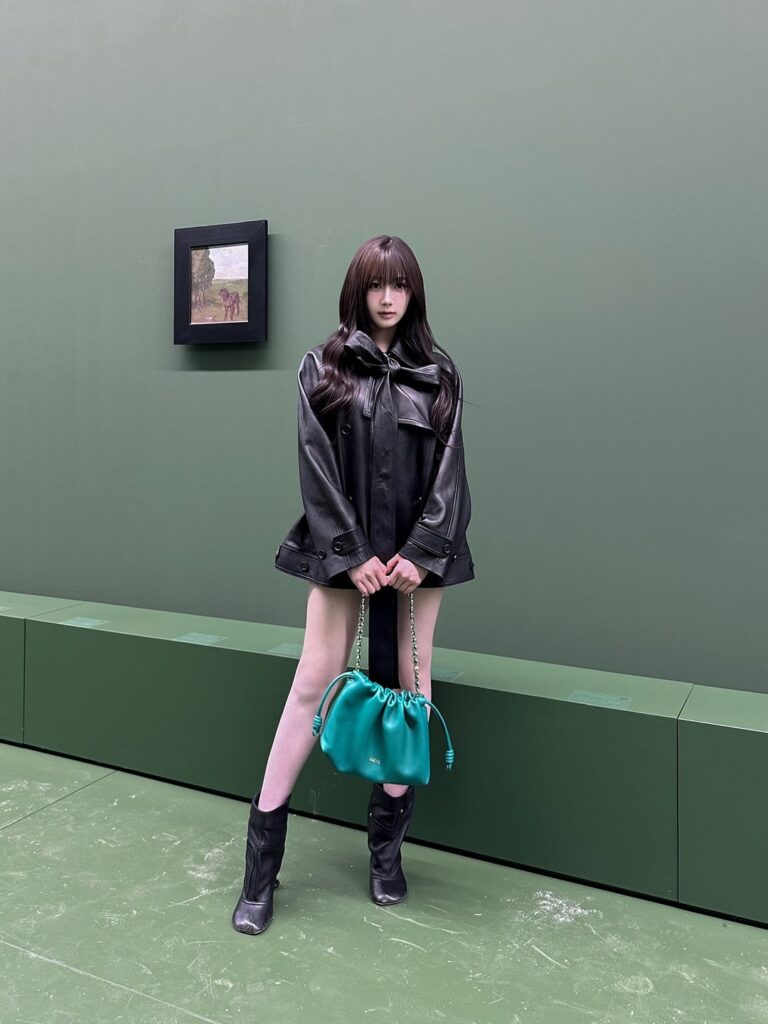 240302 aespa Twitter Update - Giselle at #LOEWEFW24 🖤💫