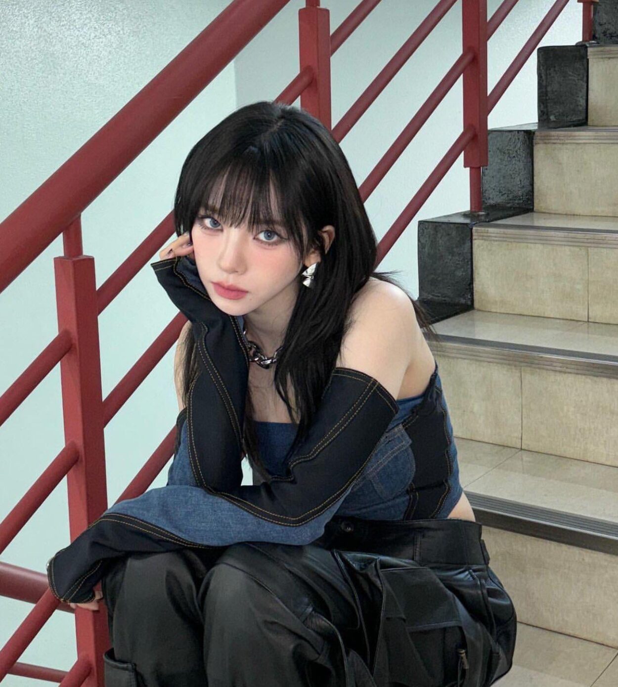 I need help with buying Karina photocards