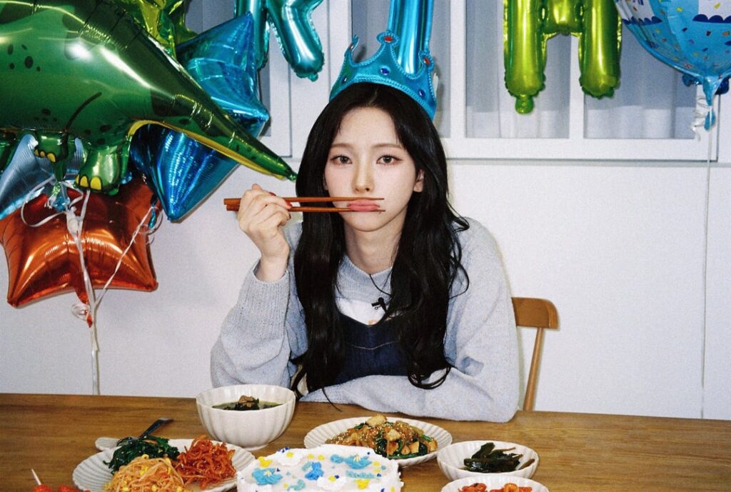 240411 aespa Twitter Update with Karina - Who makes a birthday present for their birthday?!🎂? Hello, I'm Nu