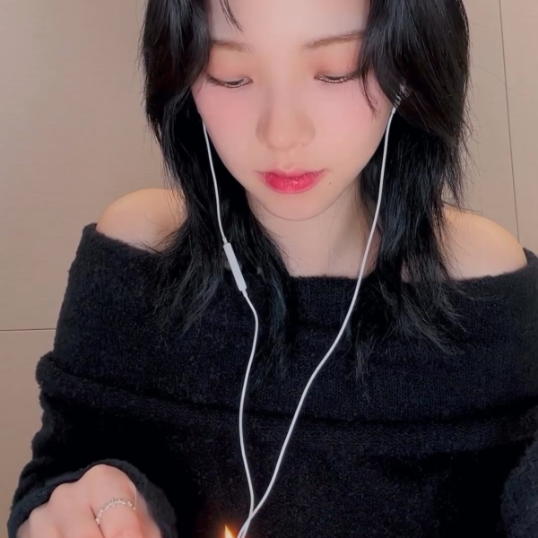 240411 Karina - 🔮✨ #kaTINGLEbluu