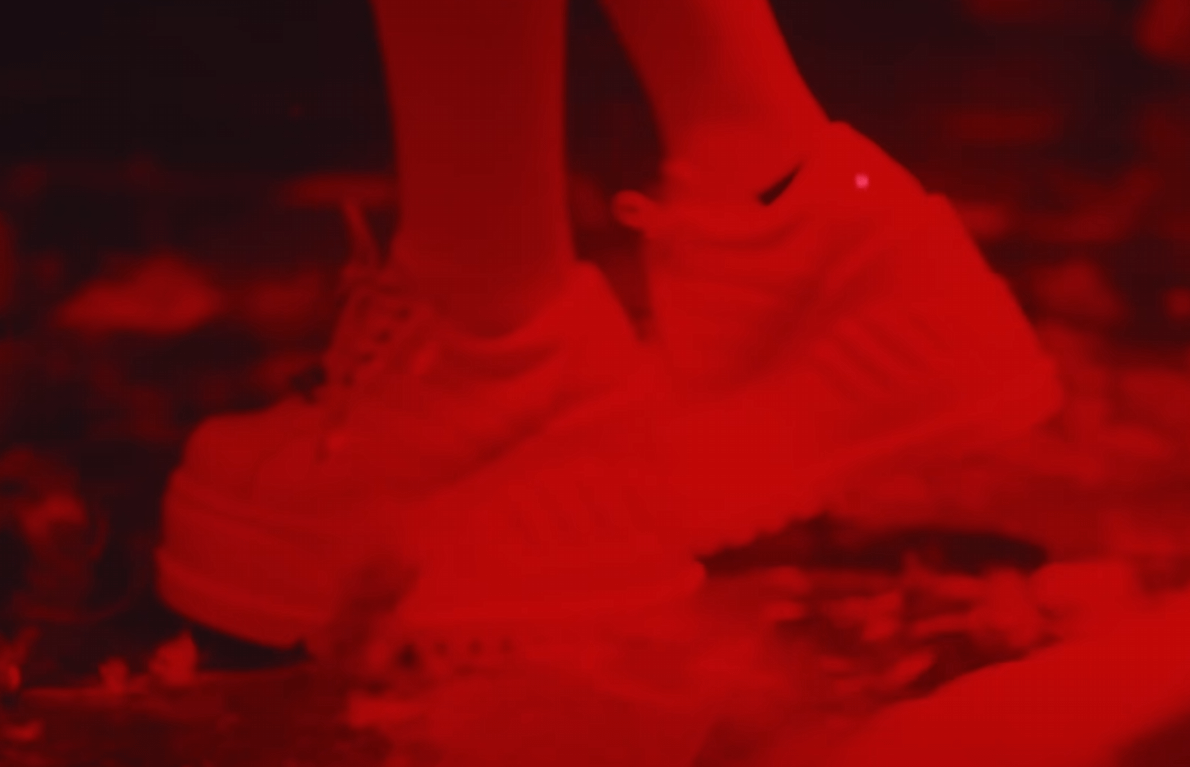 Does anyone know what shoes Ningning is wearing in the "I'm Unhappy" Track Video?