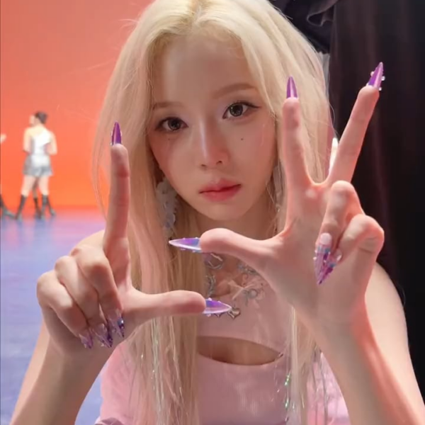 240519 aespa TikTok Update with Winter & Ningning - ⭐️: Ne〰️e↗ 🦋: Ne〰️e↘