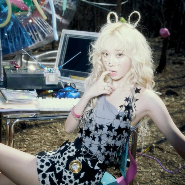 240515 Winter - Long Chat (#♥) (Universe Teaser Images #1)