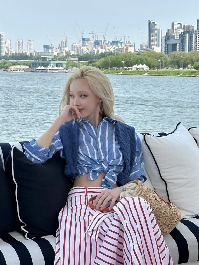 240509 aespa Twitter Update with Winter - Only Polo : The Art of Escape 🏖️🩵